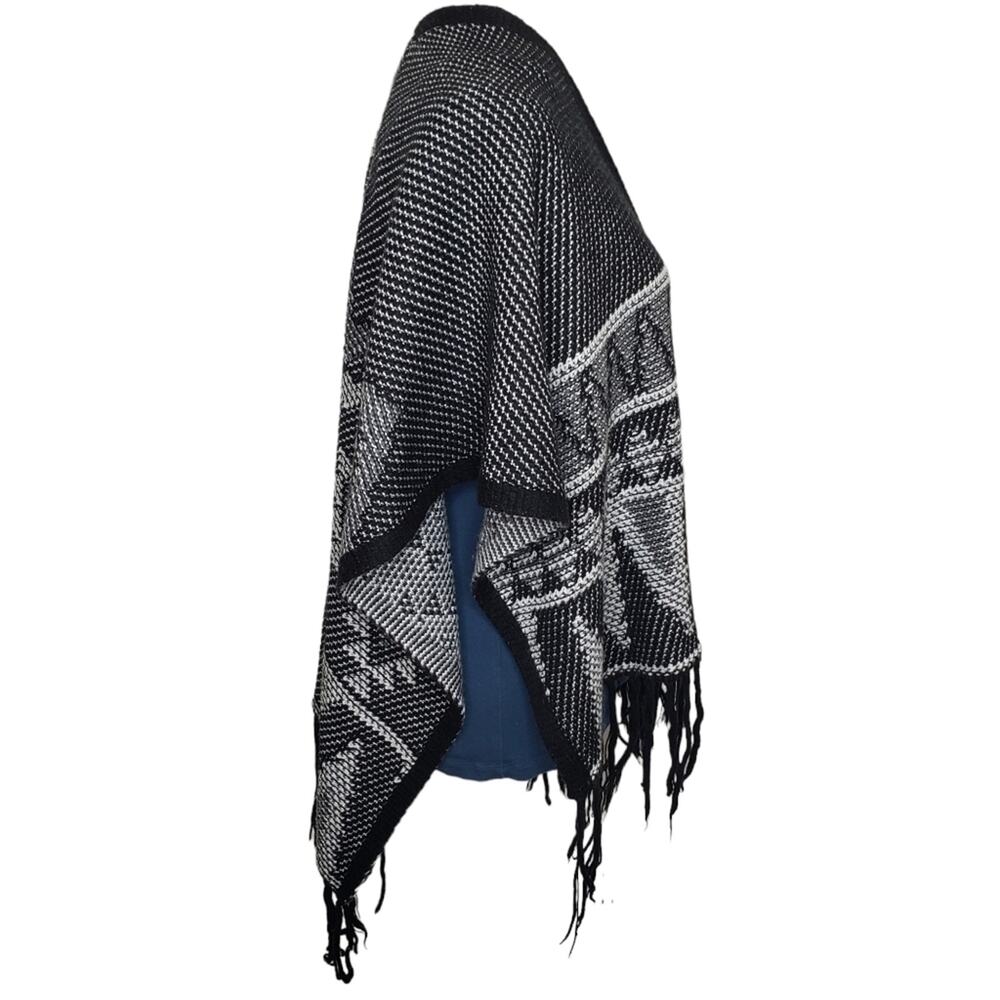 Xhilaration Knit Fringe Trim Poncho Sweater Layering Wrap - Picture 4 of 9
